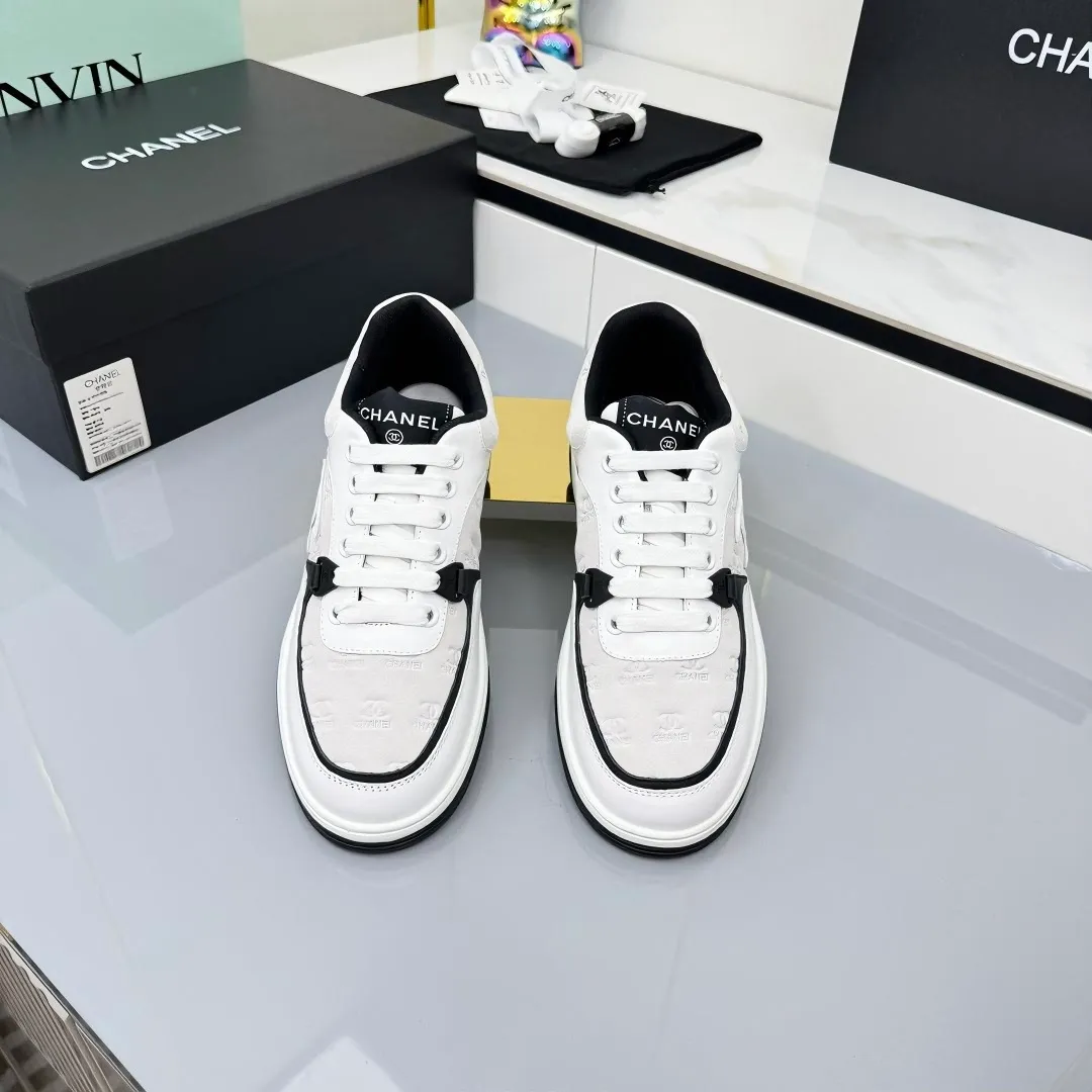 👟👟Ex-factory price 620👟👟High quality! ! ! CHANEL Chanel 25A latest thick-soled casual sports shoes. The counter is synchronized. The counter is very popular. It is a shoe that is very difficult to buy. The most popular thick-soled casual shoes on the Internet. As you can imagine, the most popular thick-soled casual shoes can not be missed. It has both good looks and comfort. Simple and versatile. The thick sole increases the height and is super versatile. Whoever wears it will look better. Upper: cowhide stitching. Lining: breathable mesh. Outsole: TPU original outsole. Size: 35-41 👉